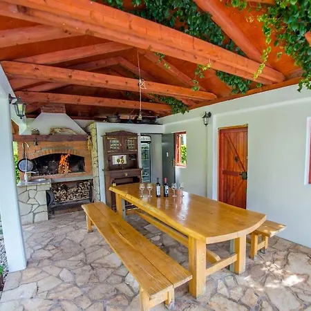 Clea Villa Buna